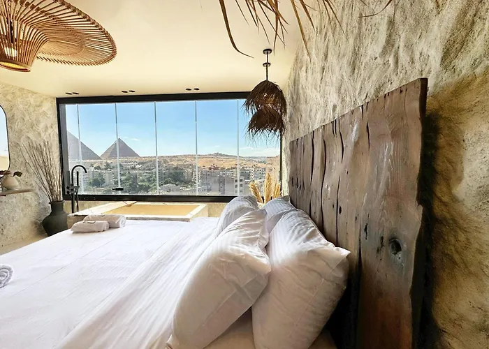 The 2 Bdr Pyramids Vista W Bathtub