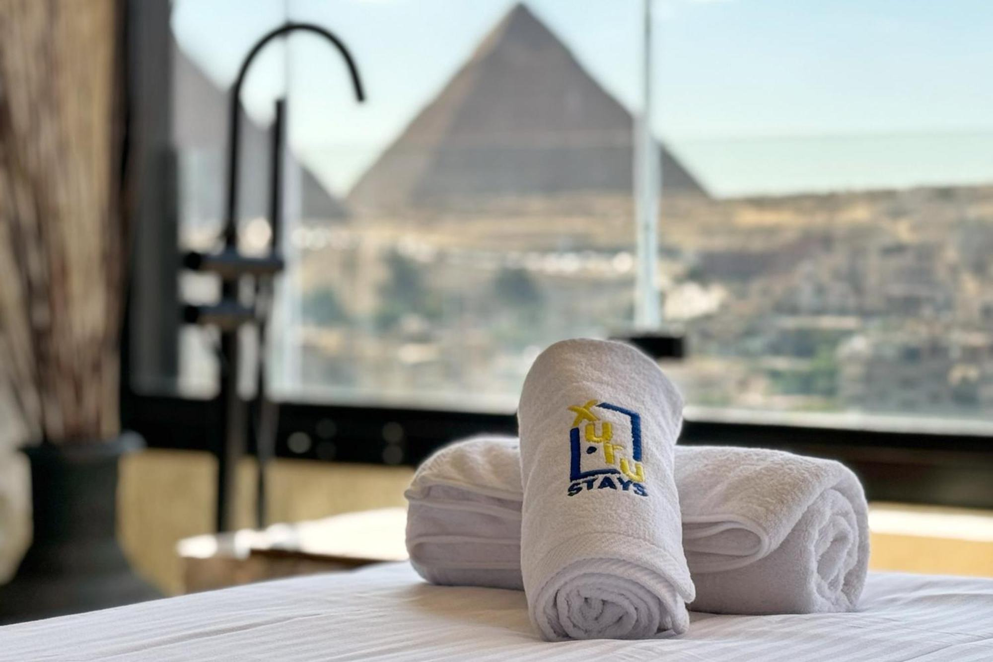 The 2 Bdr Pyramids Vista W Bathtub *