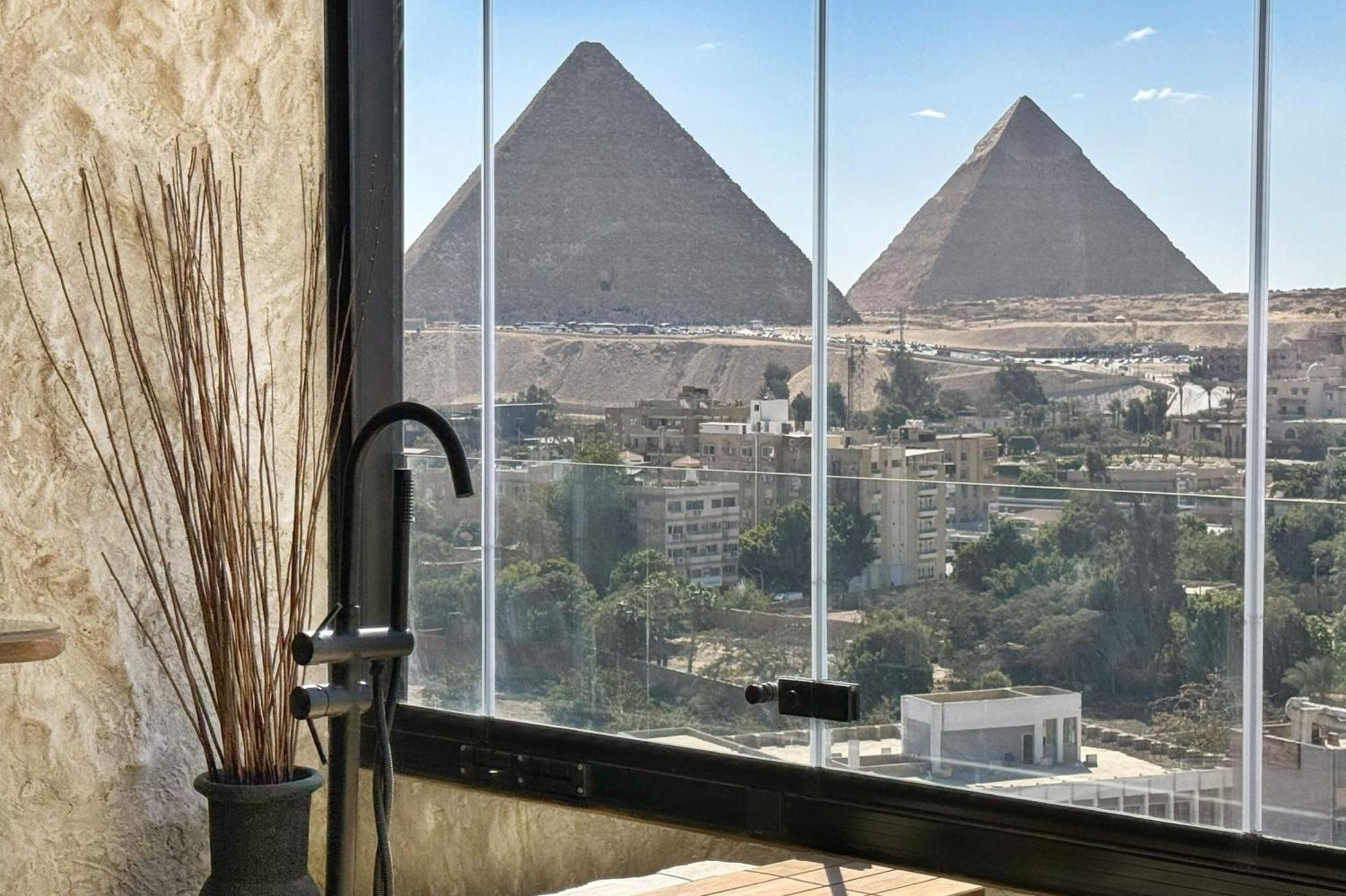 The 2 Bdr Pyramids Vista W Bathtub Apartment Cairo