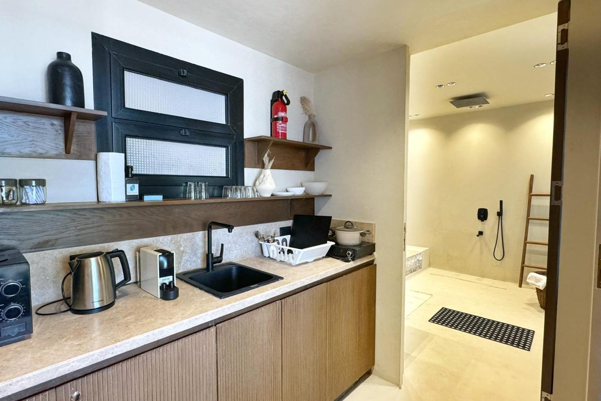 The 2 Bdr Pyramids Vista W Bathtub *
