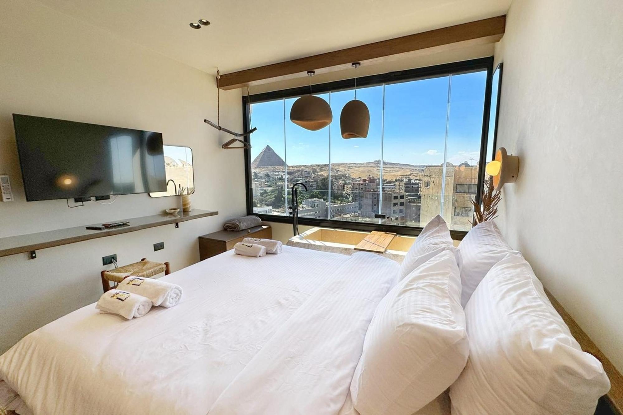The 2 Bdr Pyramids Vista W Bathtub Apartment Cairo