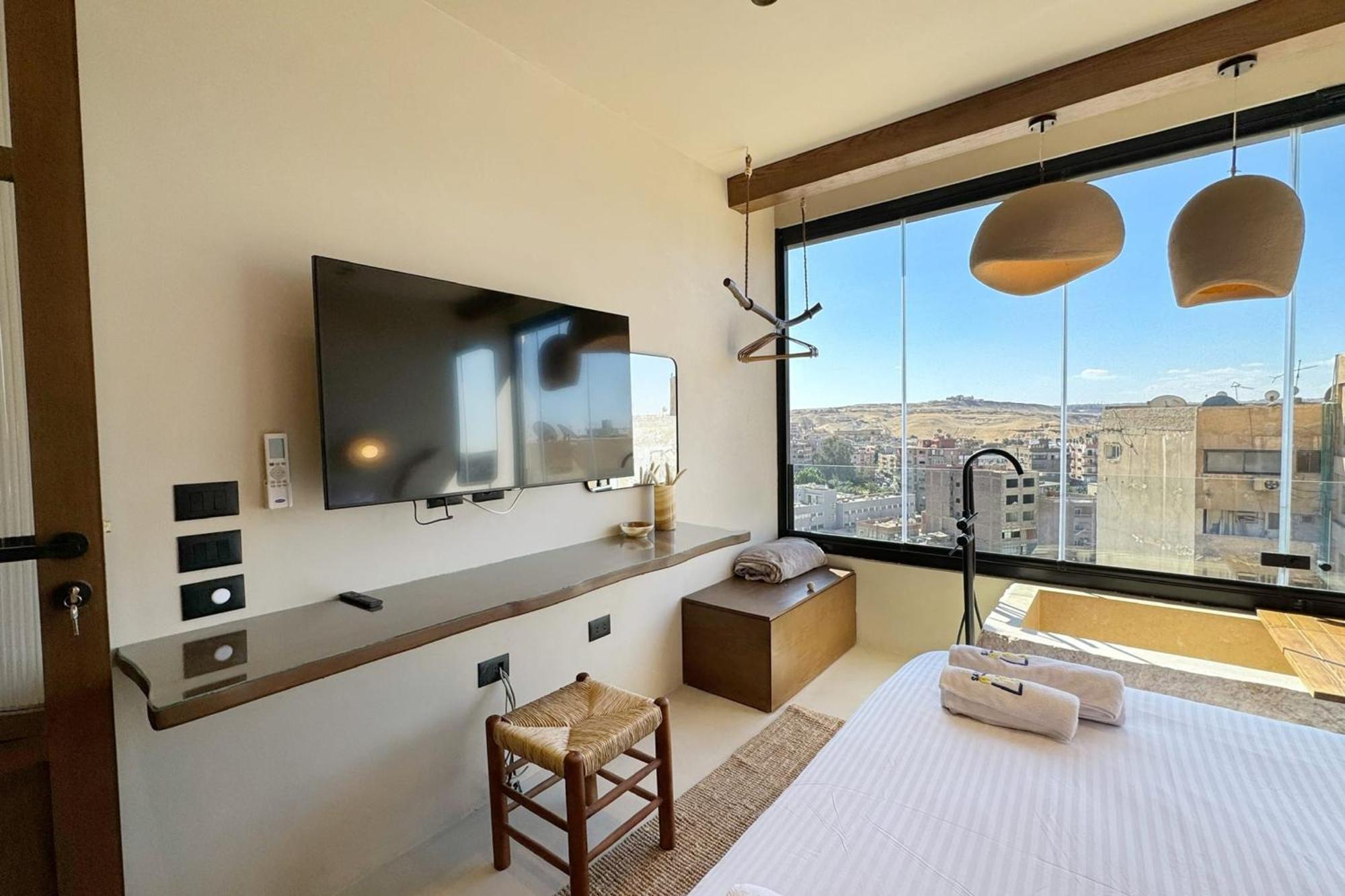 The 2 Bdr Pyramids Vista W Bathtub * Cairo