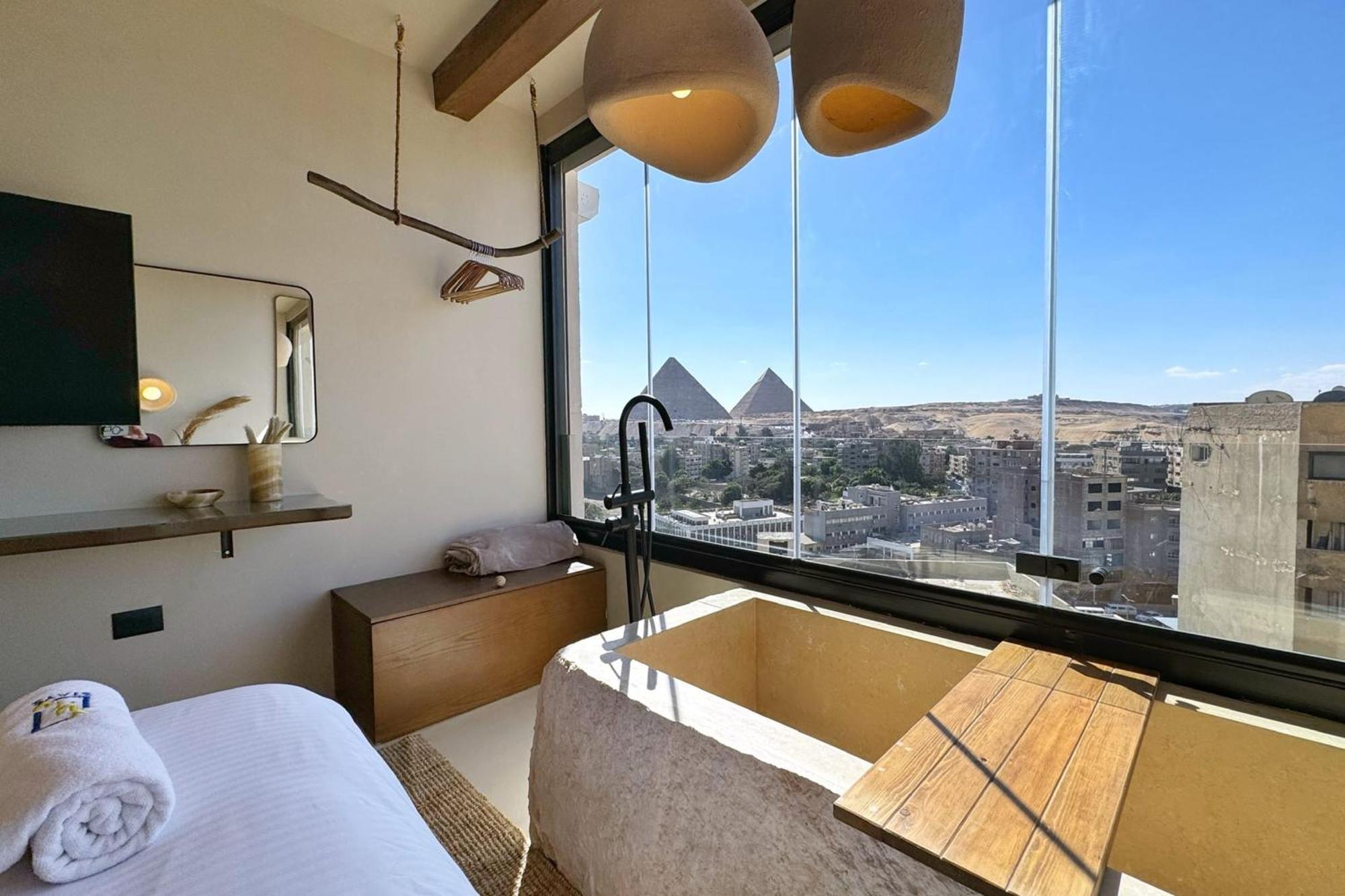 The 2 Bdr Pyramids Vista W Bathtub Cairo
