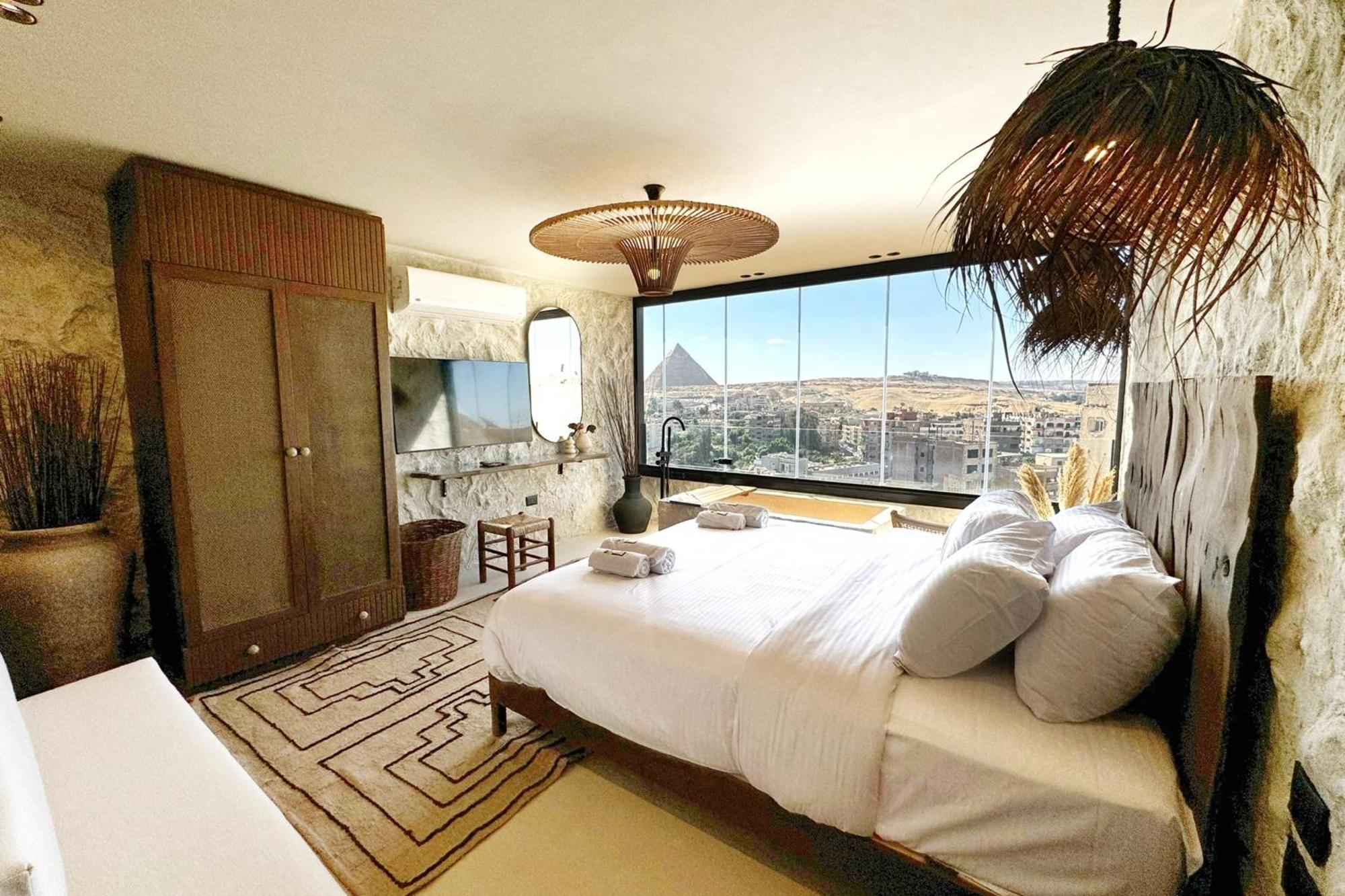 The 2 Bdr Pyramids Vista W Bathtub Cairo