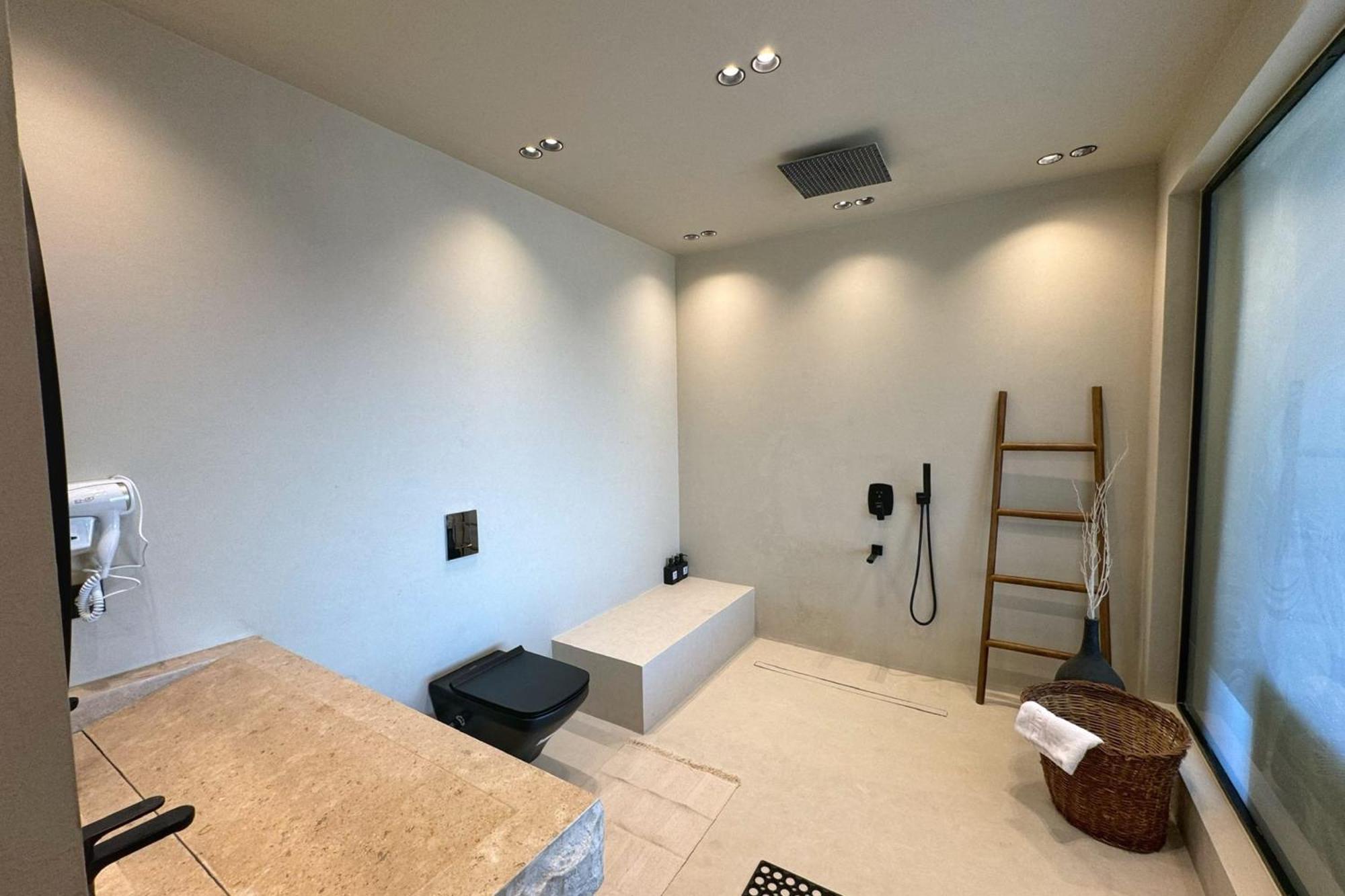 The 2 Bdr Pyramids Vista W Bathtub Apartment
