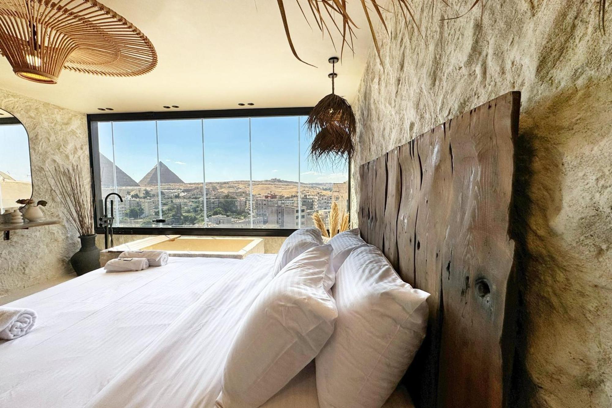 The 2 Bdr Pyramids Vista W Bathtub * Cairo